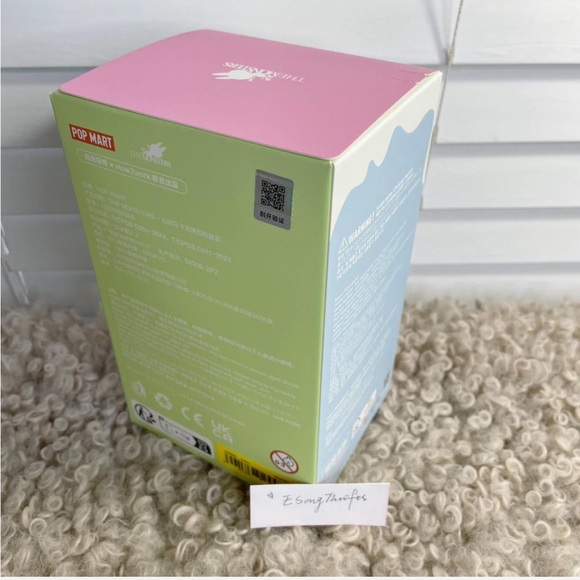 Pop Mart The Monsters Labubu - Picture 3 of 6